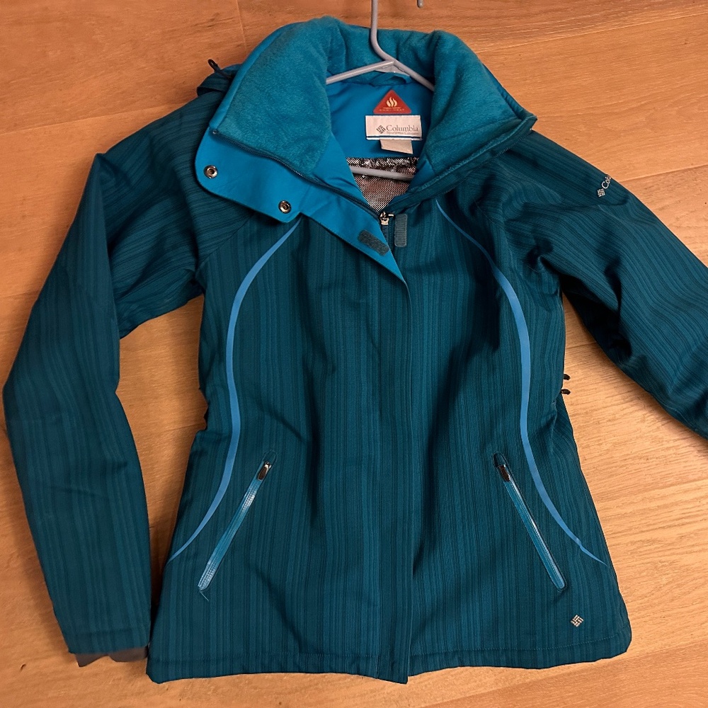 A Gorgeous Ski Jacket by Columbia M WITH mini-heat
